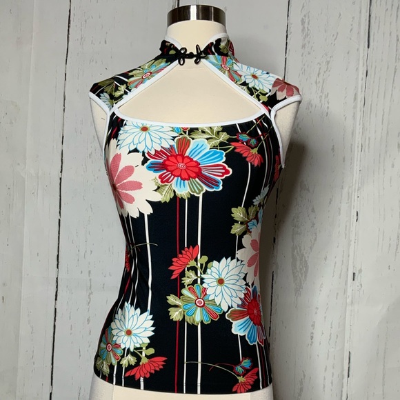 A back Too - Picture 2 of 8